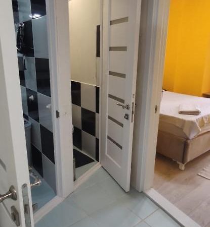 One Room With A Shared Bathroom Chisinau Exterior foto
