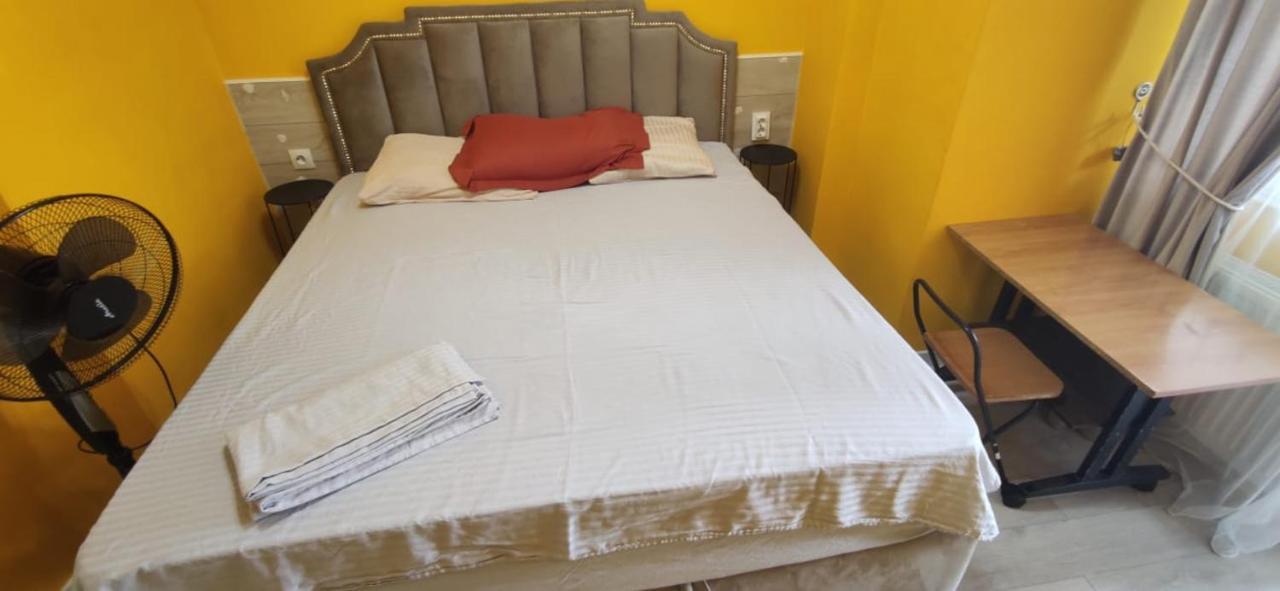 One Room With A Shared Bathroom Chisinau Exterior foto